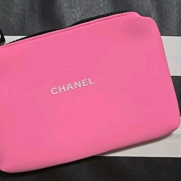 Chanel Pink Cosmetic Pouch - Picture 4 of 9